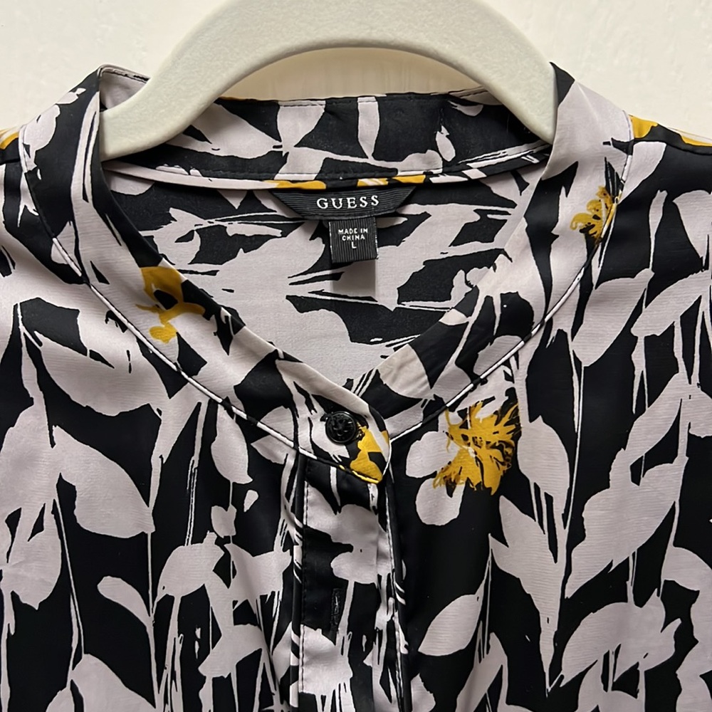 Guess Blouse - Picture 2 of 8